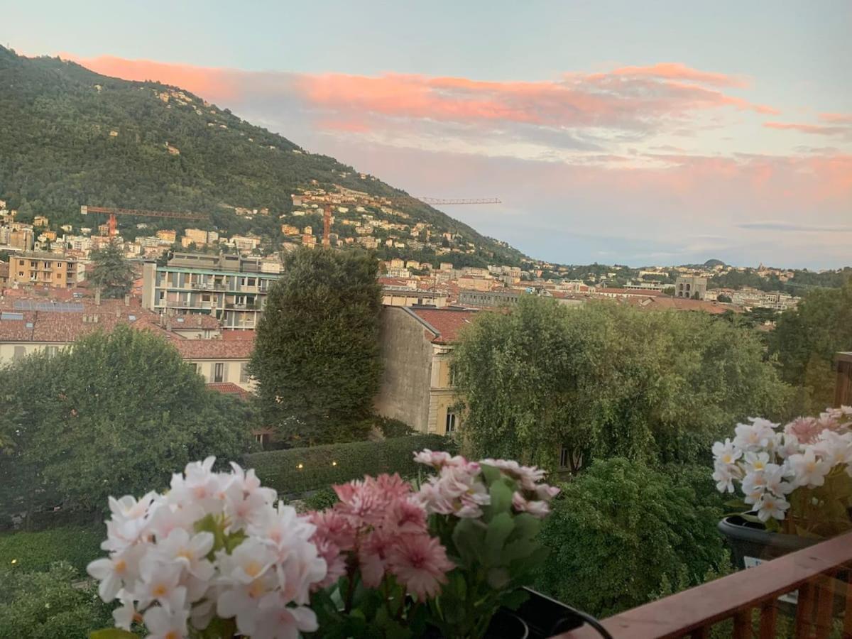 Maison 53 Incantevole Appartamento Vista Cattedrale Di Como Bagian luar foto